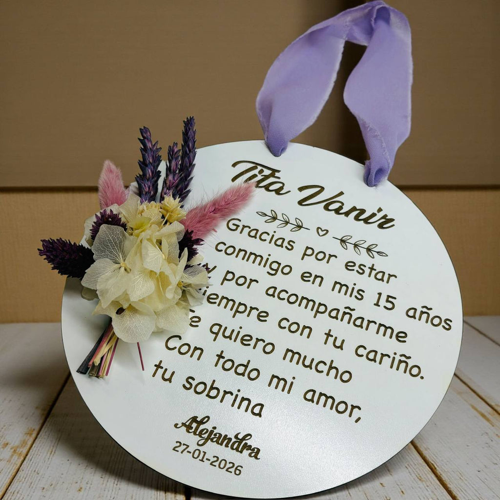 ¡PLACA PERSONALIZADA CON INICIAL DE FLORES PRESERVADAS Y MENSAJE ESPECIAL!