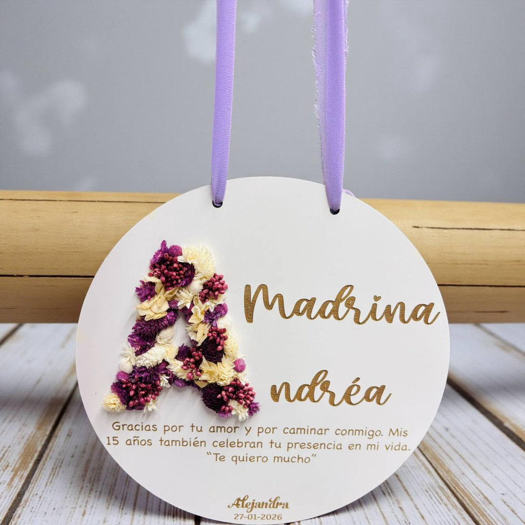 ¡PLACA PERSONALIZADA CON INICIAL DE FLORES PRESERVADAS Y MENSAJE ESPECIAL!